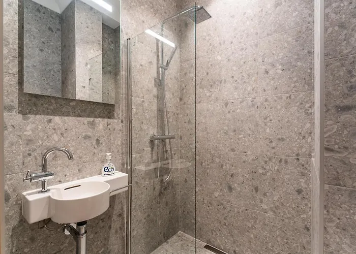 Centre - Vermanes Garden View