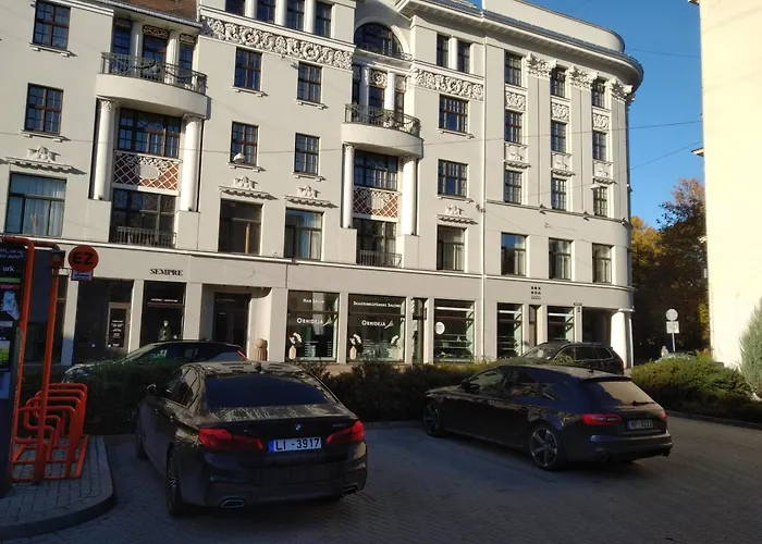 Centre - Vermanes Garden View