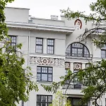 Centre - Vermanes Garden View Apartman *