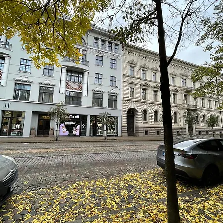 Centre - Vermanes Garden View